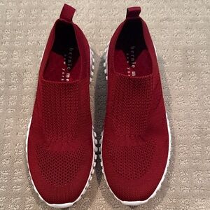bernie mev. women’s Burgundy Gravitas Slip-On Sneakers 38